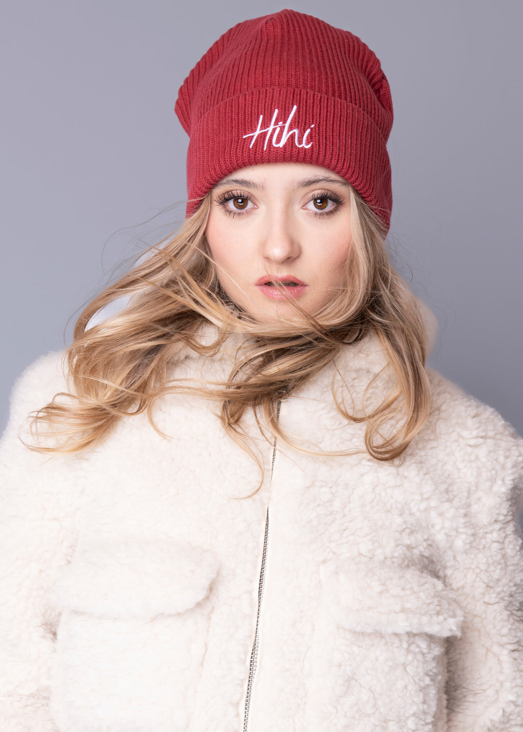 Čepice Hihi psací výšivka